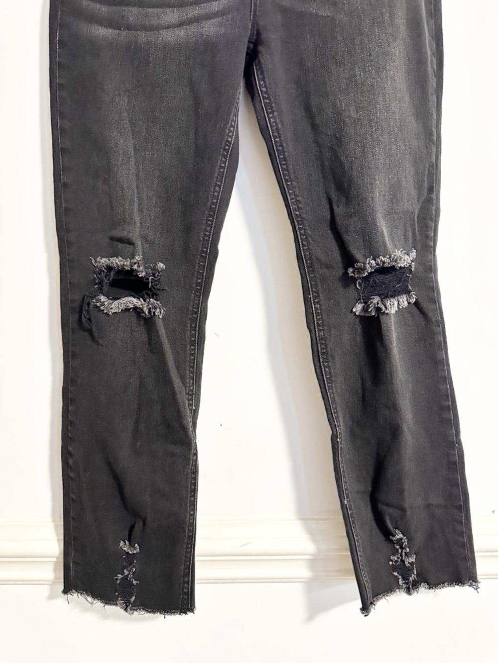 CEROS Black Distressed Skinny Jeans Size 28 Frayed Hem Ripped - Picture 3 of 7